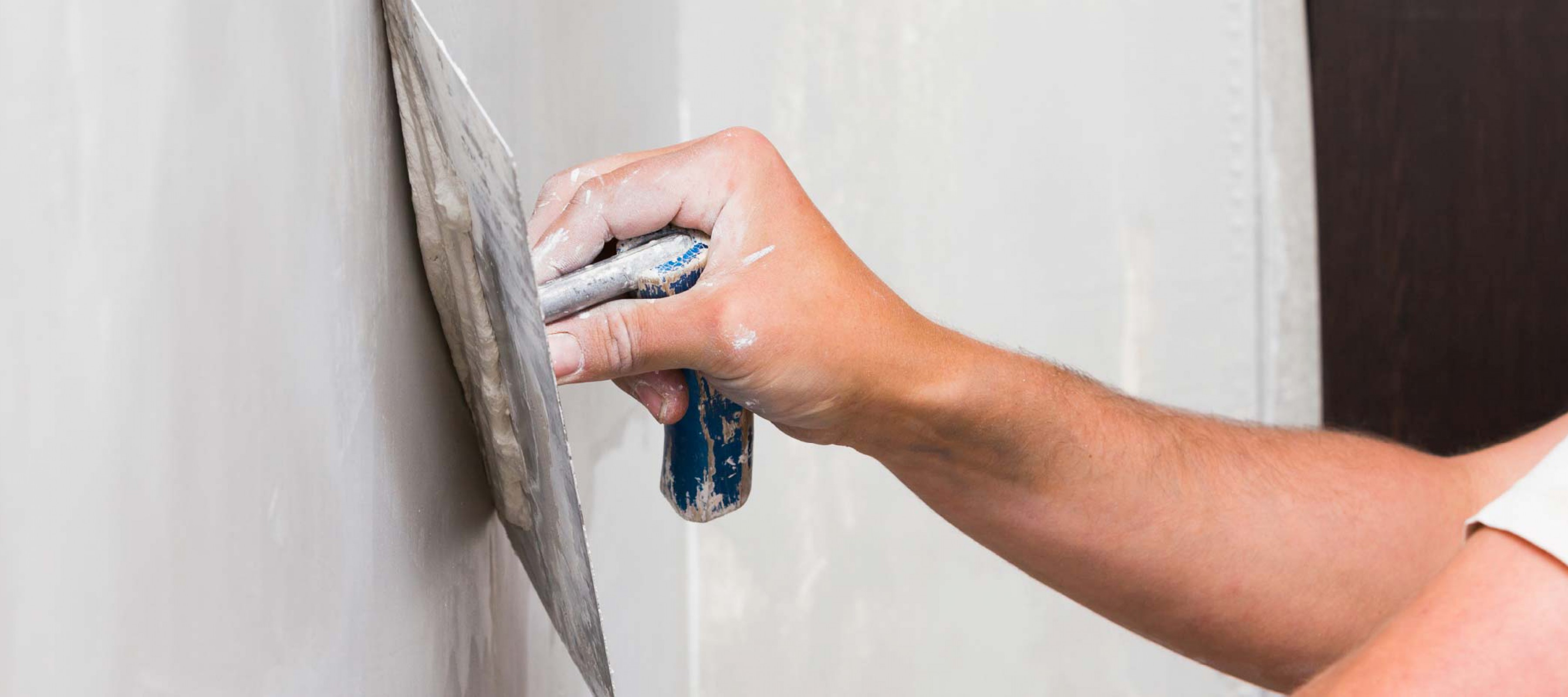 NAILING SMOOTH WALLS ACROSS THE BAY